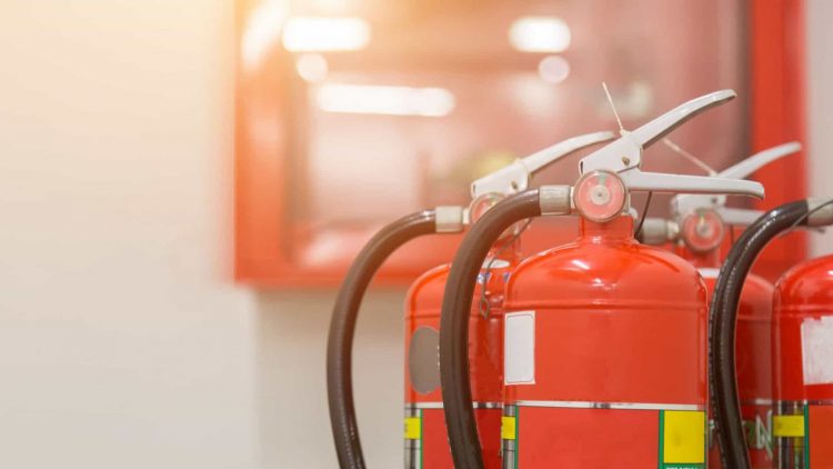 Incêndio atinge barracão da Viradouro na Cidade do Samba no Rio