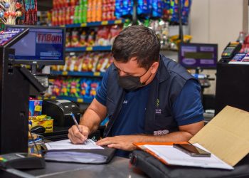 Procon-AM apreende 45 Kg de produtos em supermercado no bairro de Flores, em Manaus