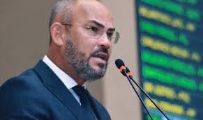 Cabo Maciel destaca ida do material para as Obras na Pista do Aeroporto de Itacoatiara.