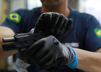 Senado adia votação de projeto que flexibiliza uso de armas de fogo