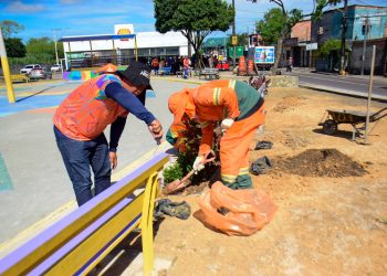 Praça na zona Leste recebe reparos da Prefeitura de Manaus e ganha monumento ‘Onça-pintada’