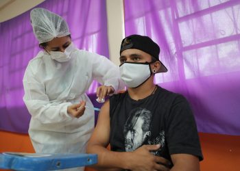 Amazonas já aplicou 6.653.211 doses de vacina contra Covid-19 até este domingo (27/03)