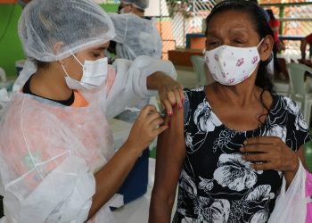Amazonas aplica a quarta dose da vacina contra Covid-19 em idosos acima de 70 anos a partir deste sábado (19/03)