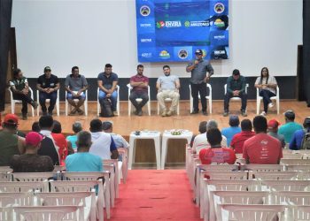 Em Envira, Idam e Sepror entregam mais de 80 mil alevinos de tambaqui para fomentar a piscicultura