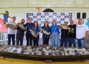 Prefeita Denise Lima, Soraya Maciel e Secretário João Luiz, entregam 2 toneladas de pescado do ‘Programa Peixe no Prato’, em Itapiranga