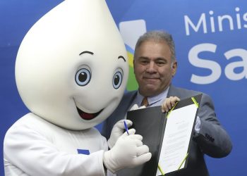 Covid-19: ministro oficializa fim de emergência sanitária