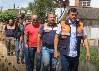 Cabo Maciel acompanha Governador Wilson Lima em Itacoatiara depois das fortes chuvas que atingiram a cidade no Domingo