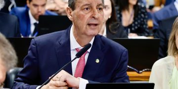 Omar Aziz critica quem trabalha contra o Brasil dentro do governo e cobra celeridade para derrubar vetos que prejudicam a BR-319