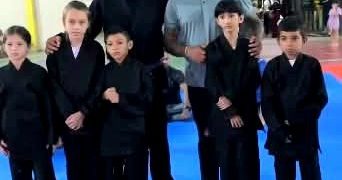 Em Itacoatiara, Cabo Maciel entrega 60 placas de Tatame e 78 Kimonos, que vão fortalecer o jiu-jítsu no Município