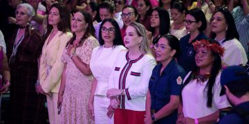 David Almeida destaca força das mulheres e reúne mais de 4 mil participantes no “Mulheres que Inspiram” em Manaus