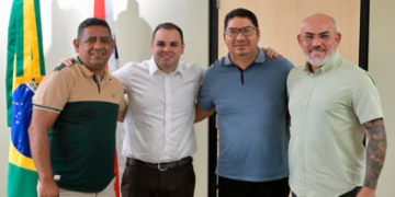 Cabo Maciel juntamente com Prefeito de Urucurituba, reuniu com Governador Interino Roberto Cidade, para tratar das demandas do Município