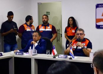 Defesa Civil do Amazonas reúne prefeitos e Associação Amazonense de Municípios para alinhar estratégias de enfrentamento à vazante de 2026