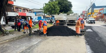 Prefeitura de Manaus conclui obra de contenção de erosão e avança com recuperação asfáltica na avenida Autaz Mirim