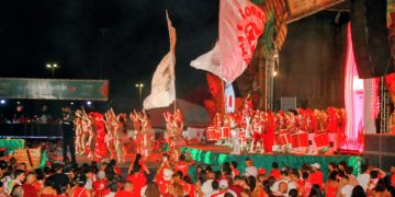 Curral do Garantido transforma Sambódromo em palco de exaltação às mulheres da Amazônia
