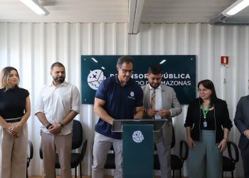 Moradores de 12 municípios recebem atendimento jurídico em parceria inédita entre Defensoria e UEA