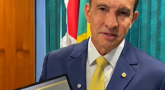 Sidney Leite se destaca nacionalmente e recebe Prêmio Excelência Parlamentar 2026